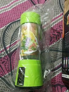 Portable And Rechargeable Battery Juicer Blender