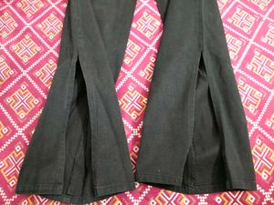 SIDE CUT STRAIGHT BLACK JEANS