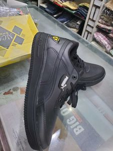 Men’s Lightweight Comfortable Laceup Black Sneake