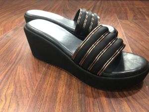 Chic Black Wedges Size UK4