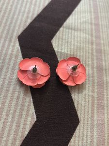 Flowery Studs Peach
