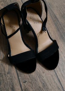 Chic and Sexy Black Heeled Sandals