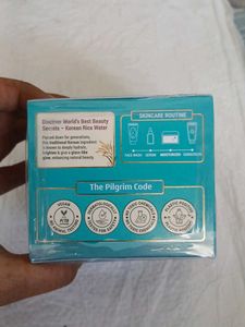 Pilgrim Hydra Glow Moisturizer