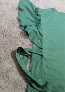 Sale 🛍️ 💰 Green Flutter Sleeve Top