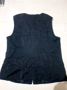 Stylish Black Sleeveless Jacket