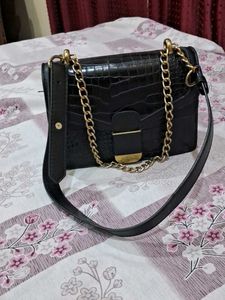Chic Black Crocodile Crossbody Bag