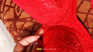 Sharp Heavy Padded Lace Detailing Red Bra