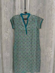 Avaasa Green Floral Printed Cotton Kurti – Size M