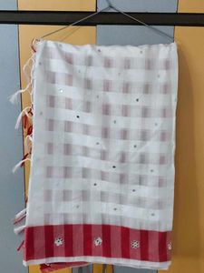 Red &amp; White Checkered Saree(2 Blouse Pieces)