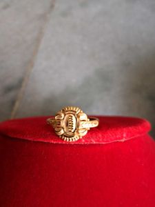 Elegant Gold Ring