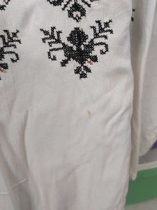 A Beautiful White Tops ,Which Is Very Comfortable