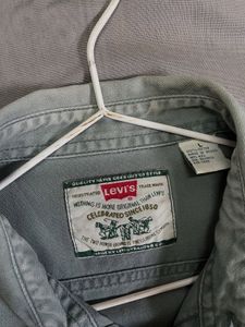Vintage 90s Levi’s Denim Shirt❗️