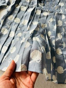 Cute blue/white top - S