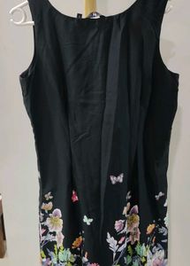Knee Length Sleevless Black Dress