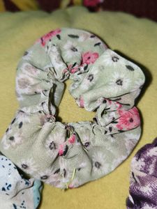 4 Scrunchies on Sale