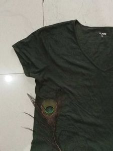 Plane Green T-shirt That Gives You Stenting Look