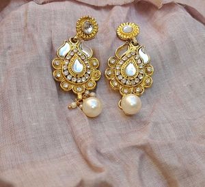 Gold-Tone Kundan Pendant Necklace