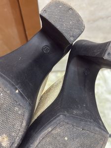 Chic Black &amp; Gold Heels