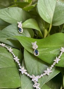 Elegant Floral Necklace &amp; Earring Set