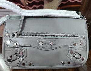 Iykyk Greay Metal Design Shoulder Bag