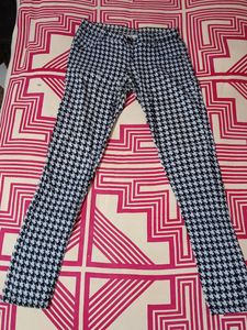 Trendy Jeans In Black And White