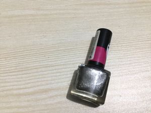 Combo  Pack Of Elle18 Nailpolish and Clutters