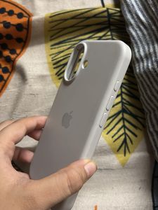 Off White Cover I Phone 16 Plus