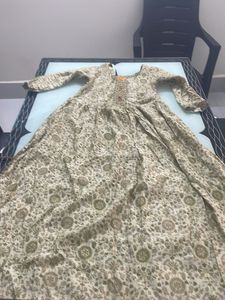 Cream Side Cut Kurta Suit