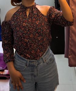✨Lee Cooper Off-Shoulder Top – Size S ✨