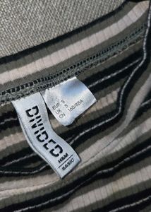 H&amp;M divided authentic crop top