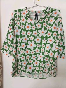 Retro Floral Print Short Kurti.