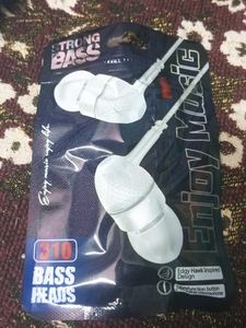 Sounce White Earphones - New in Box!