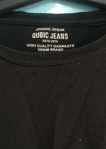 Qubic Jeans Black Graphic Tee