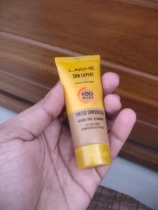 Lakme Sun Expert Tinted Suscreen