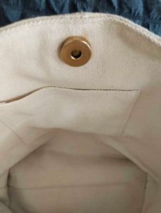 Canvas Handbag with Wooden Handles used only once