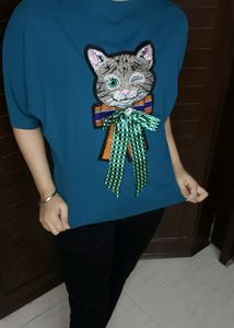 Women&#39;s Cute Cat Patch Loose Fit Casual Top