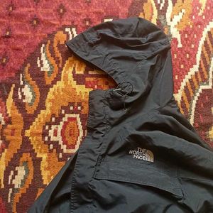 TNF Windcheater