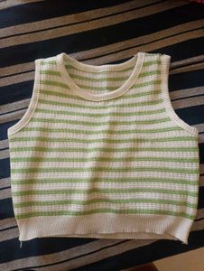 GREEN AND WHITE LINING KEORIAN TOP💚