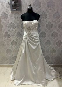 Elegant Strapless Wedding Gown