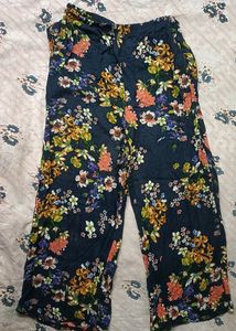 Floral pant with stretchable waist.