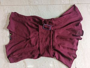 Charming maroon solid top