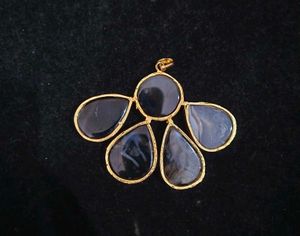 Beautiful Stone Crystal Flower Pendant For Women
