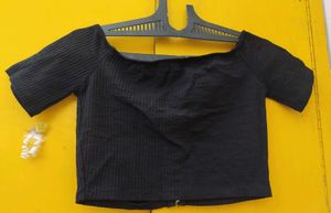 Women&#39;s Black Fitted Crop Top