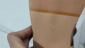NEW ODETTE WOMEN PINK SLIP ON