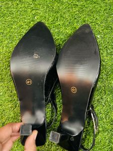 Chic Black Slingback Heels