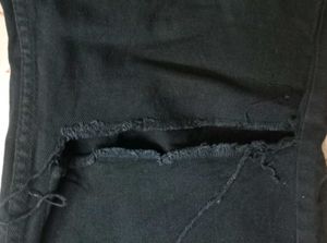 Knee Cut Jeans