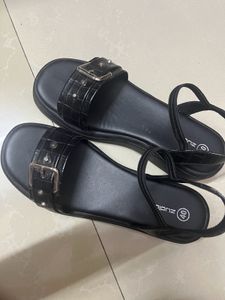 Black Zudio Sandals