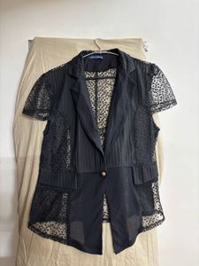 “Scullers” Pretty Weightless Blazer