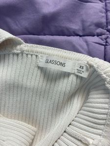 White Ribbed V-Neck Top