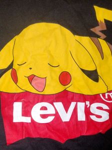 Levi&#39;s x Pokemon Pikachu Graphic CROP TOP